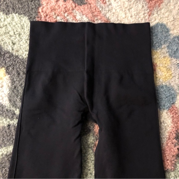 Spanx Look At Me Now Seamless Leggings - Size Small - Picture 2 of 6
